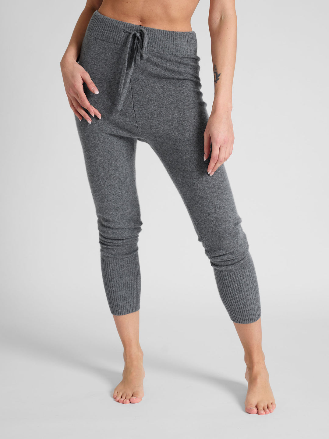 Cashmere pants "Chill Pants" in 100% pure cashmere. color: Dark grey. Scandinavian design by Kashmina.