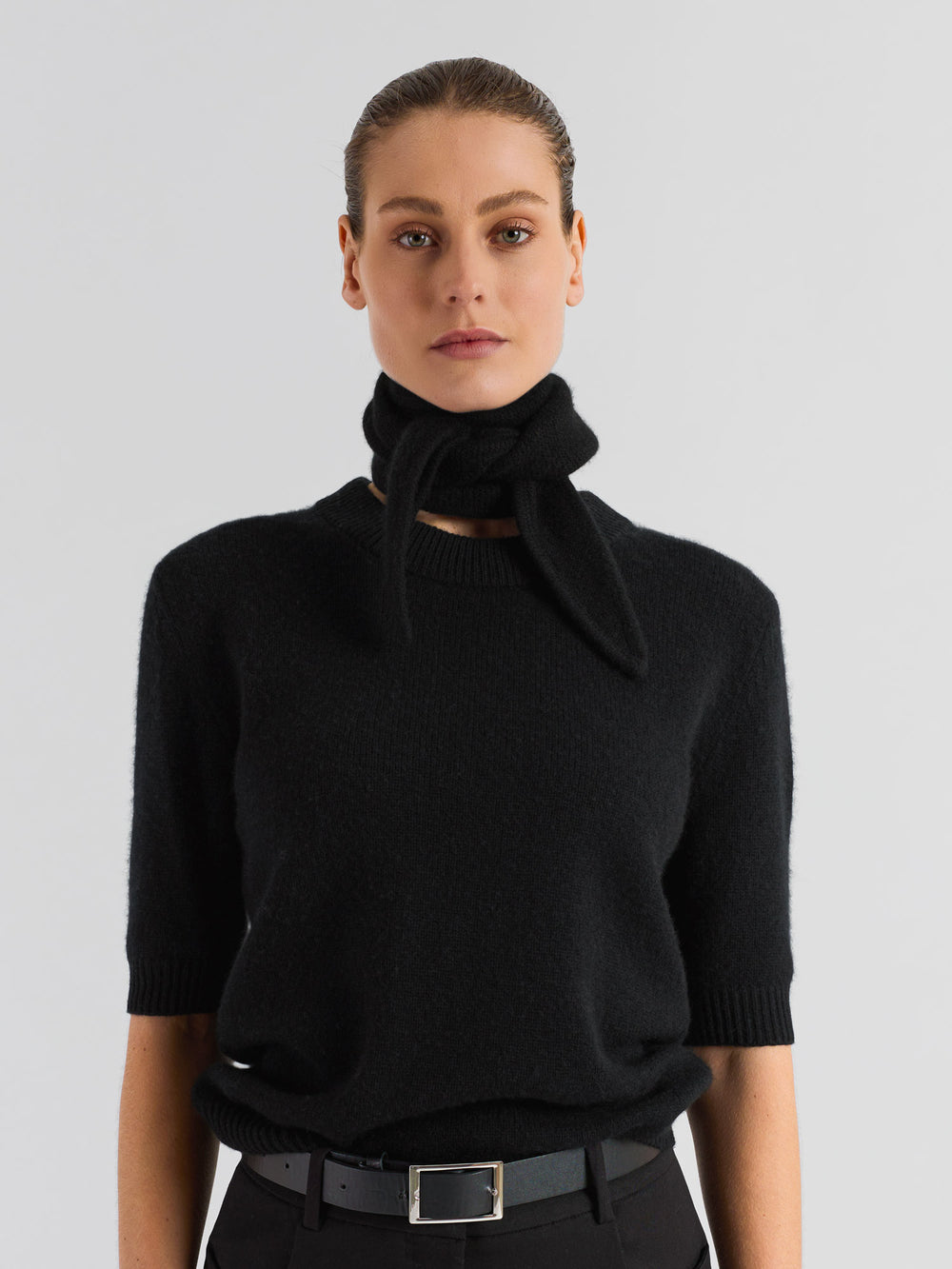 Small cashmere scarf "Alfie" in 100% pure cashmere. Scandinavian design by Kashmina. Color: Black.