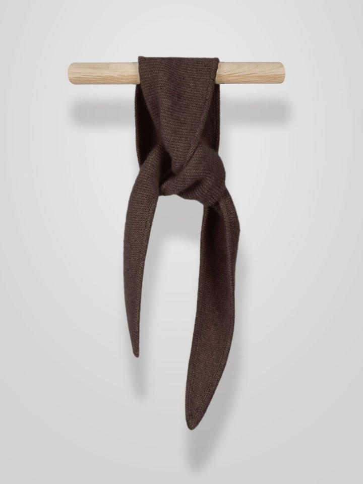 Small cashmere scarf "Alfie" in 100% pure cashmere. Scandinavian design by Kashmina. Color: Dark Brown.
