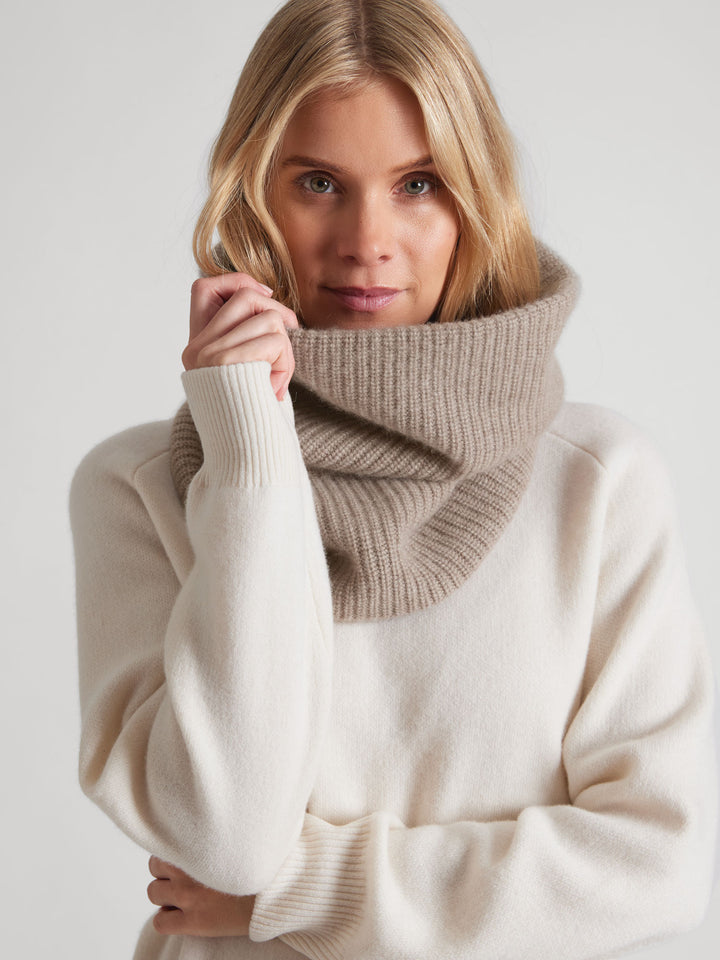 Rib knitted cashmere snood / scarf "Erika" in 100% pure cashmere. Scandinavian design by Kashmina. Color: Toast.