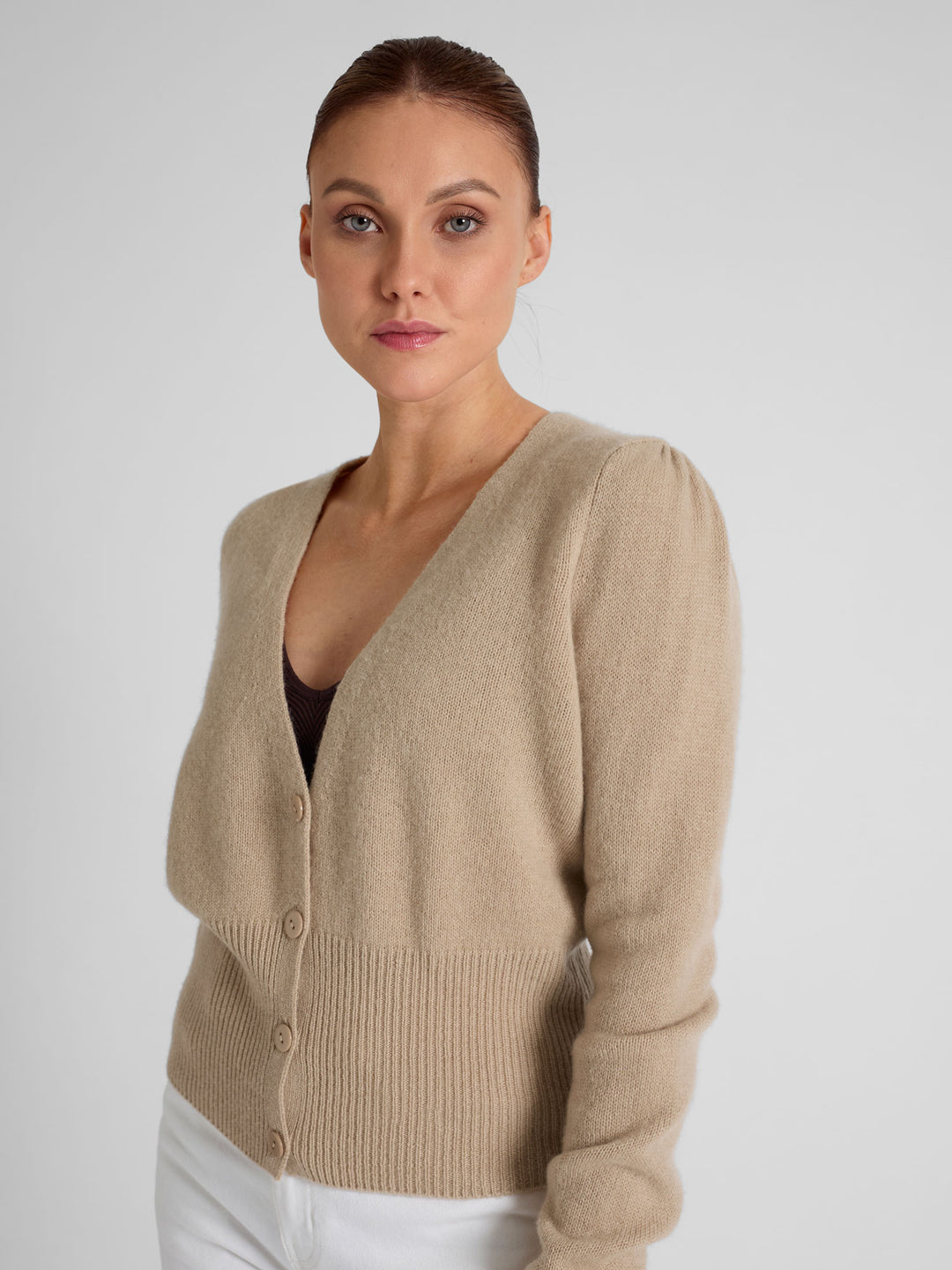 Cashmere cardigan puff sleeves, long sleeves, 100% pure cashmere, Scandinavian design, color: Sand.