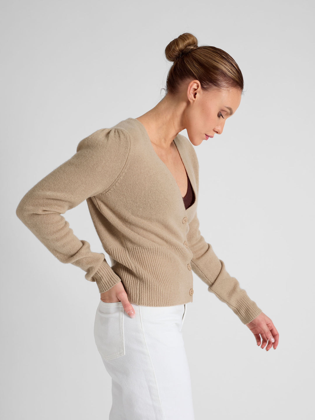 Cashmere cardigan puff sleeves, long sleeves, 100% pure cashmere, Scandinavian design, color: Sand.