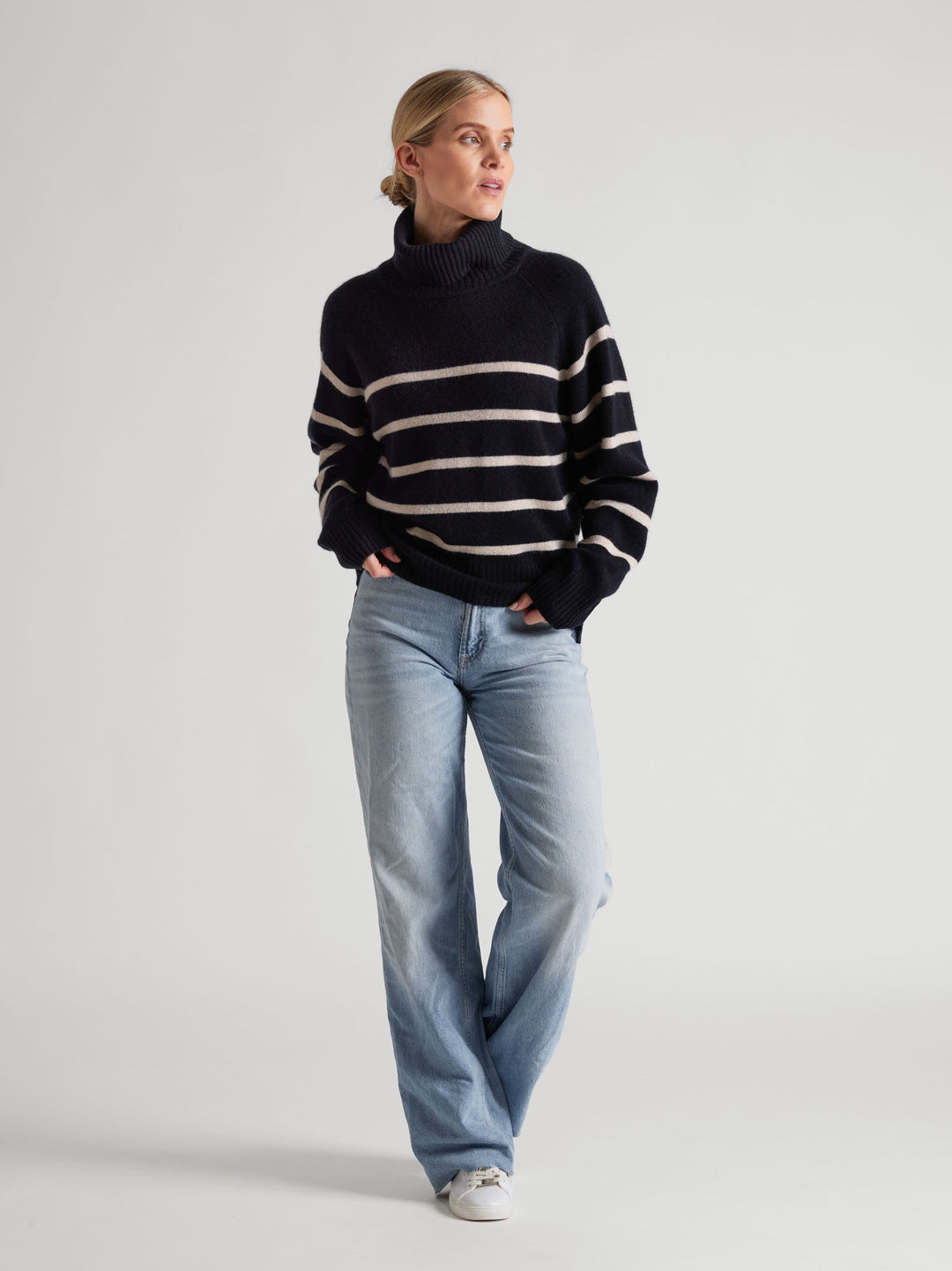 Turtleneck cashmere sweater with stripes. 100% pure cashmere. Scandinavian design by Kashmina. Color: Black, ginger.