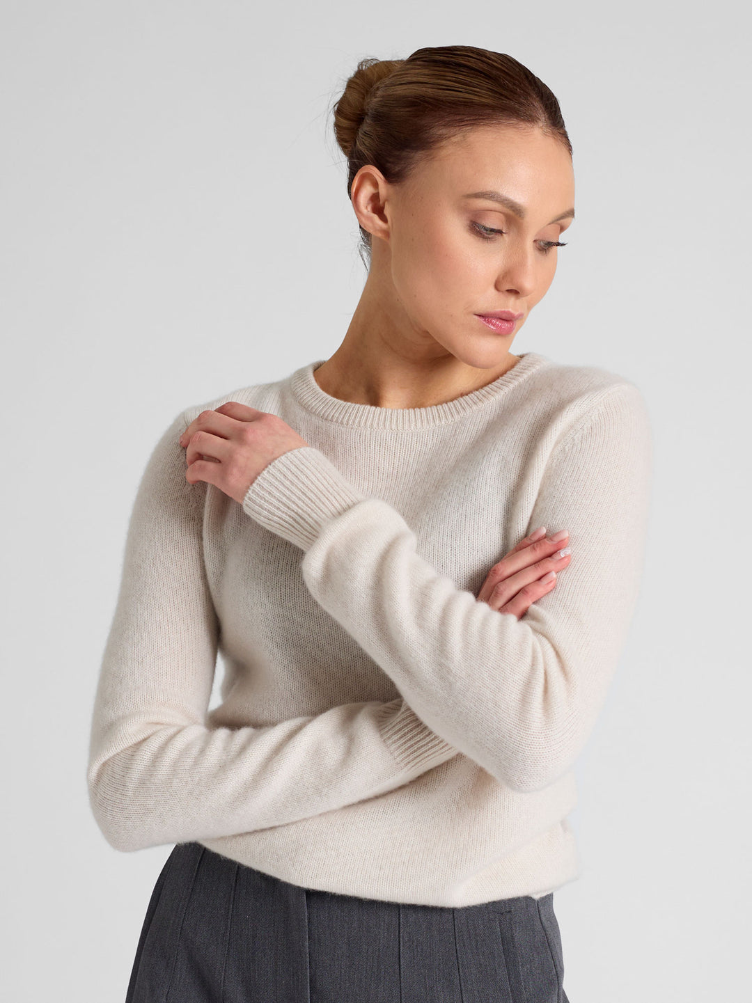 Cashmere sweater "Saga" in 100% pure cashmere. Color Pearl. Scandinavian design by Kashmina.