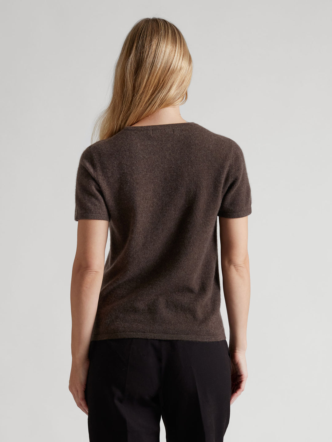 Cashmere t-shirt t-shirt "Fresh", sustainable fashion, luxury, quality. Norwegian design by Kashmina. Color: Dark Brown.