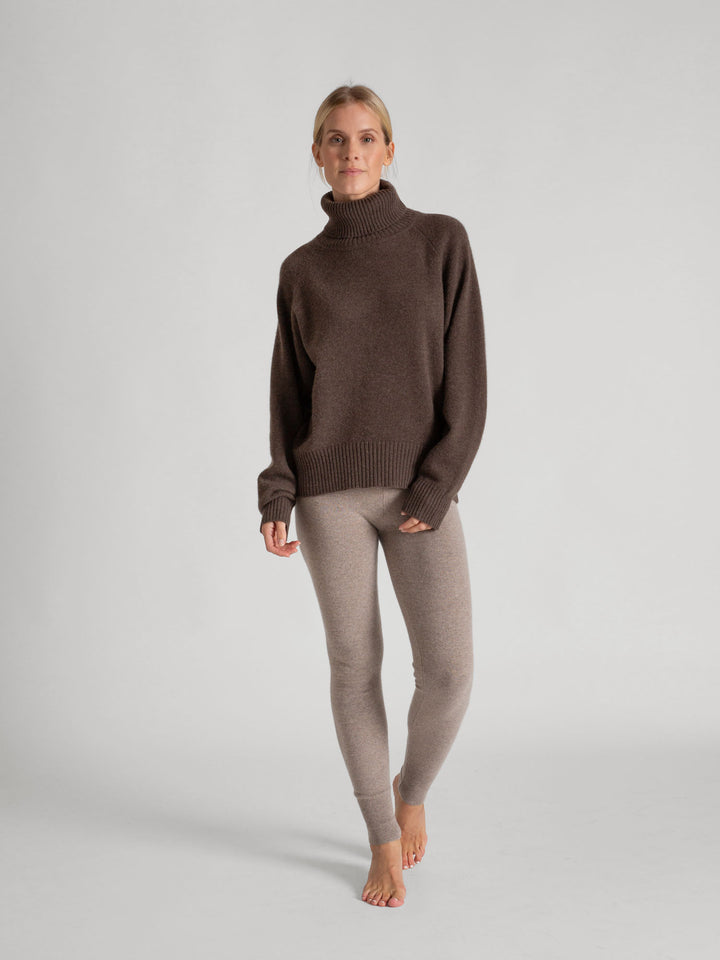 Turtle neck cashmere sweater Milano in 100% cashmere by Kashmna, color: Dark Brown. Scandinavian design.