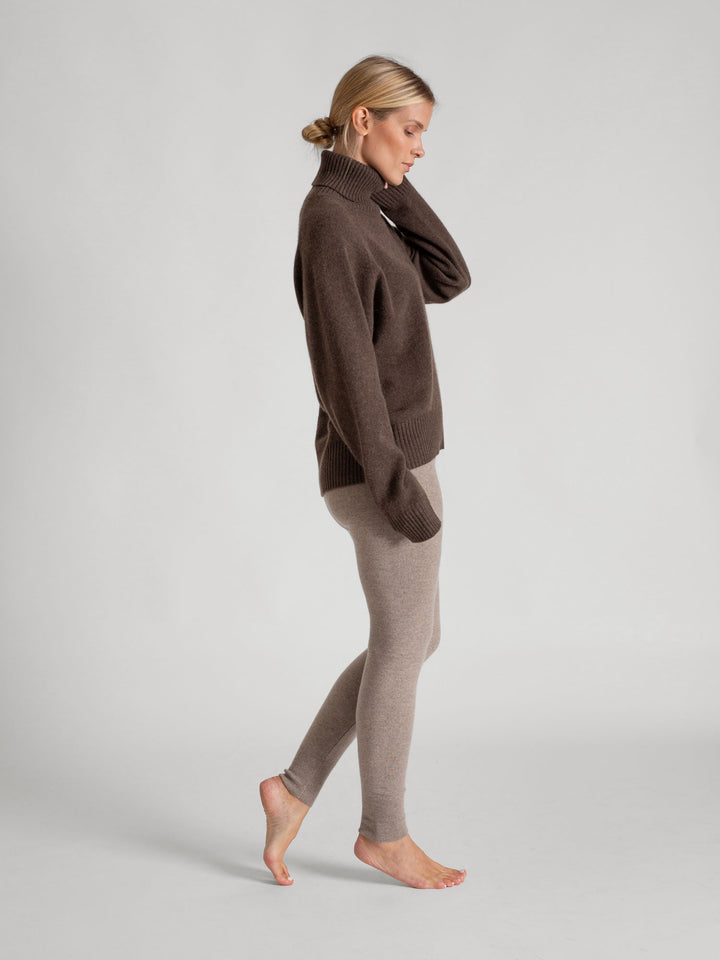 Turtle neck cashmere sweater Milano in 100% cashmere by Kashmna, color: Dark Brown. Scandinavian design.