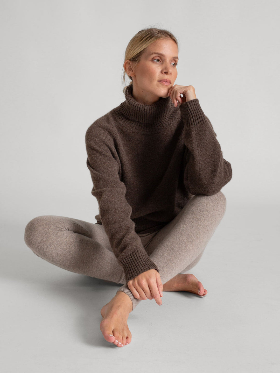 Cashmere sweater "Milano" - Dark brown - 100% pure Cashmere - Scandinavian design - Kashmina of Norway