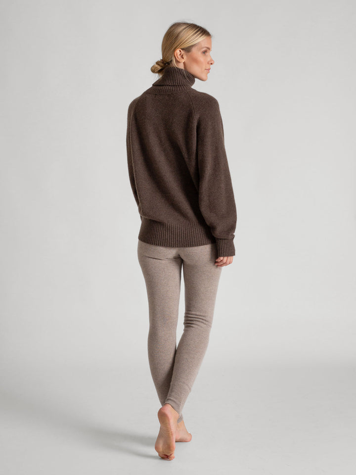 Turtle neck cashmere sweater Milano in 100% cashmere by Kashmna, color: Dark Brown. Scandinavian design.