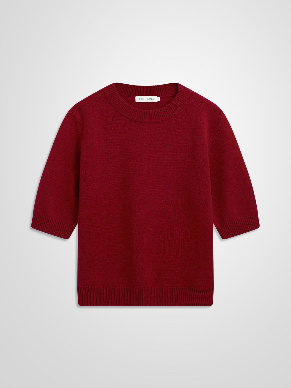 Short sleeved cashmere sweater "Aase" in 100% pure cashmere. Scandinavian design by Kashmina. Color: Aroma Red.