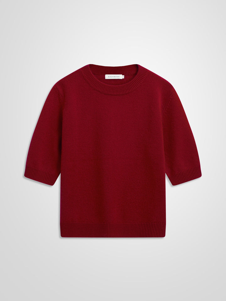 Short sleeved cashmere sweater "Aase" in 100% pure cashmere. Scandinavian design by Kashmina. Color: Aroma Red.