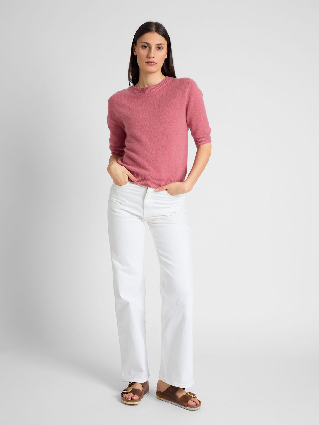 Short sleeved cashmere sweater "Aase" in 100% pure cashmere. Scandinavian design by Kashmina. Color: Pink berry.