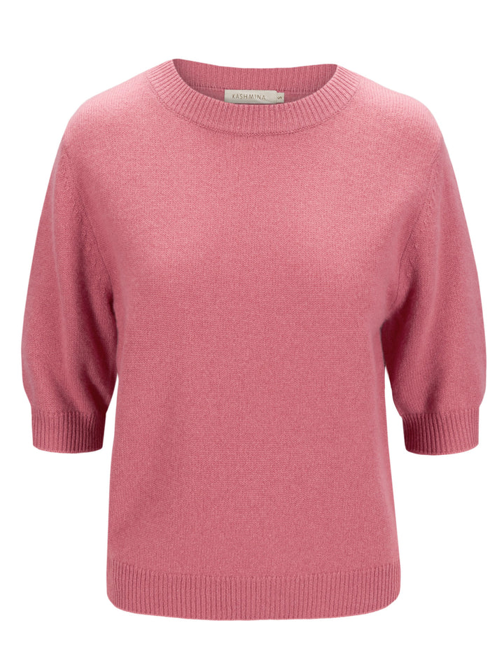 Short sleeved cashmere sweater "Aase" in 100% pure cashmere. Scandinavian design by Kashmina. Color: Pink berry.