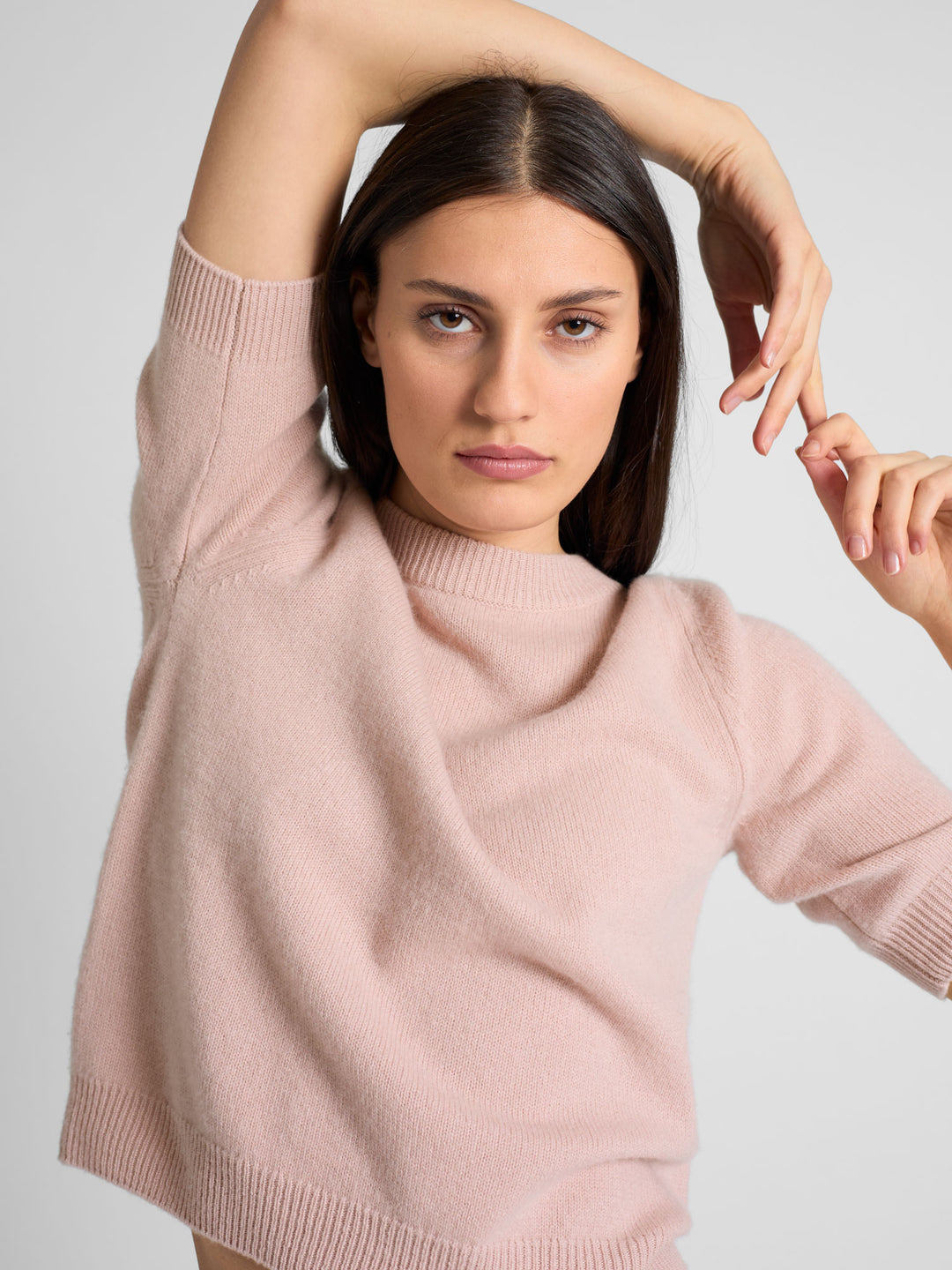 Short sleeved cashmere sweater "Aase" in 100% pure cashmere. Scandinavian design by Kashmina. Color: Rose glow.