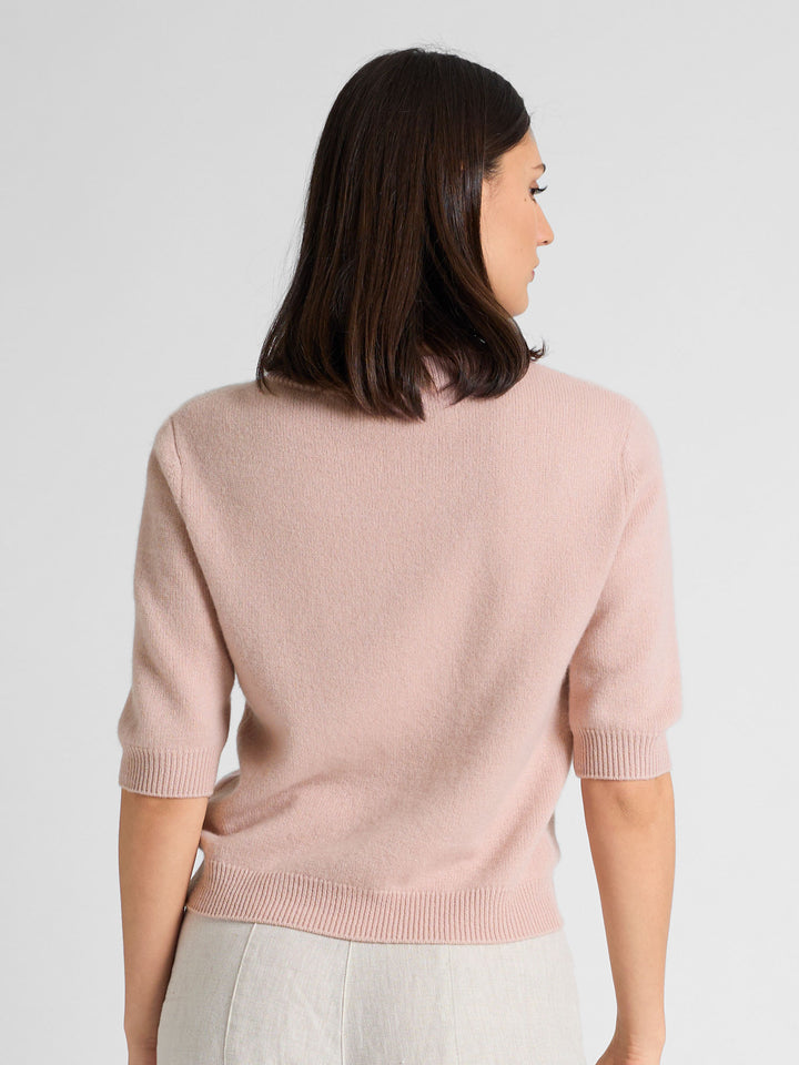 Short sleeved cashmere sweater "Aase" in 100% pure cashmere. Scandinavian design by Kashmina. Color: Rose glow.