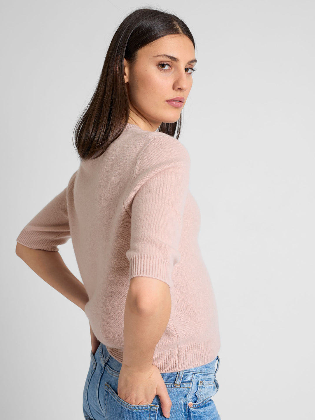 Short sleeved cashmere sweater "Aase" in 100% pure cashmere. Scandinavian design by Kashmina. Color: Rose glow.