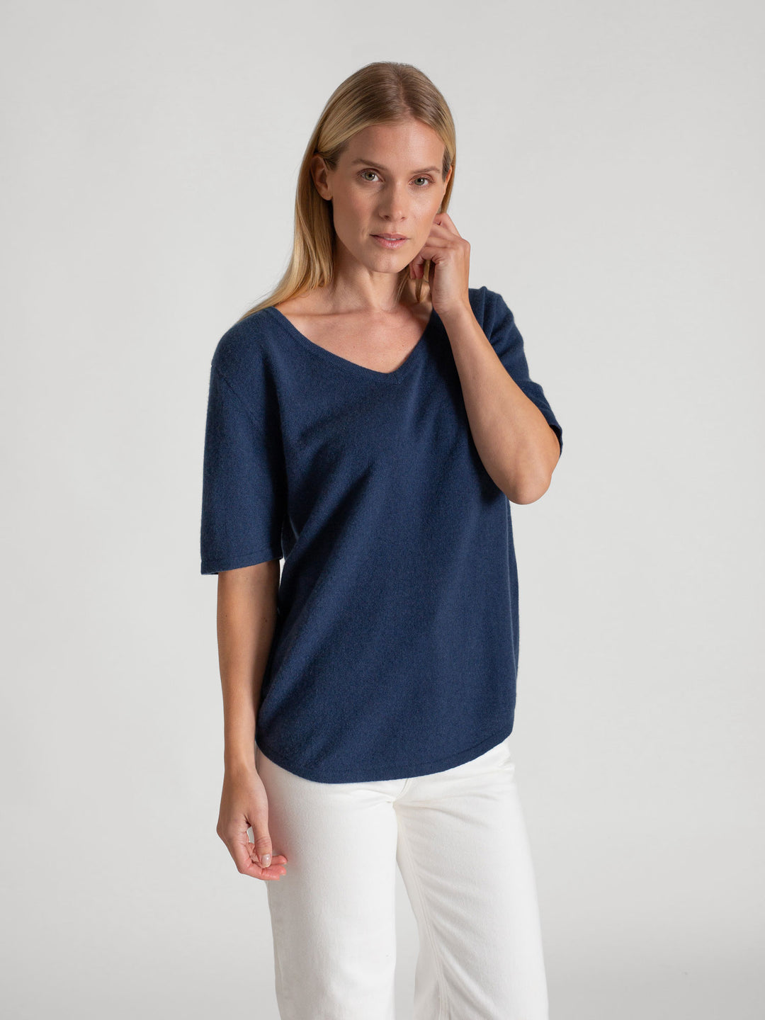 Cashmere T-shirt "Iben" 100% cashmere from Kashmina. Mountain Blue.