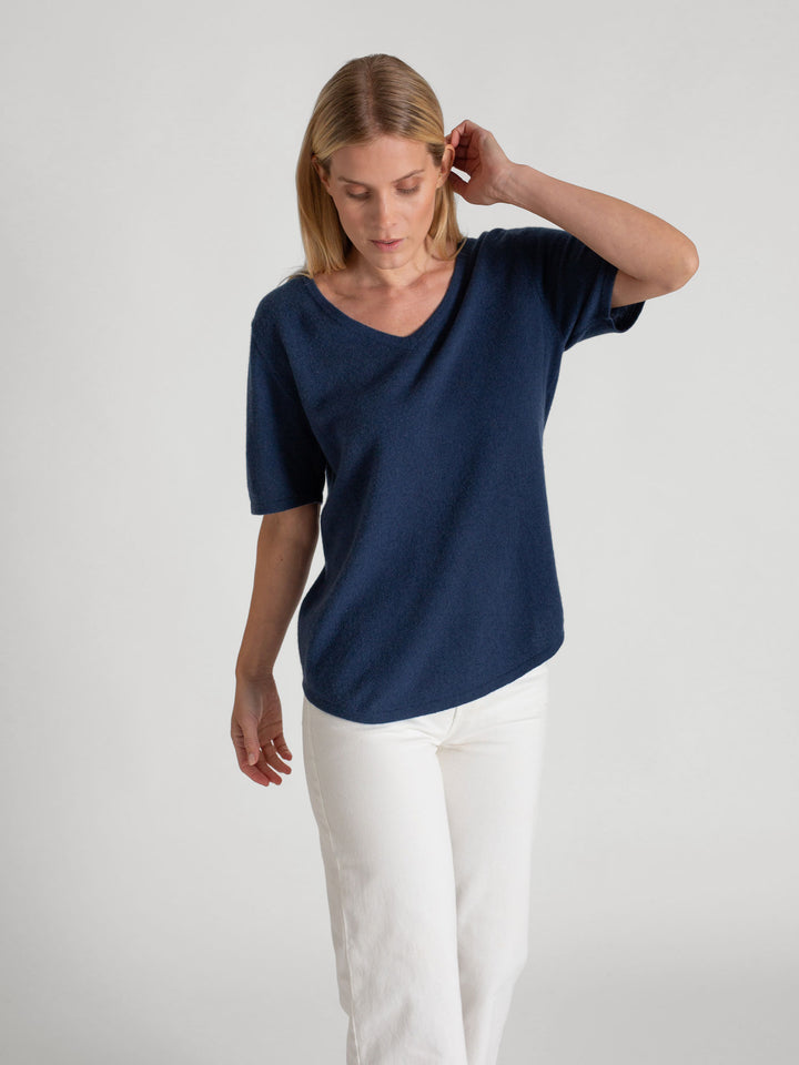 Cashmere T-shirt "Iben" 100% cashmere from Kashmina. Mountain Blue.