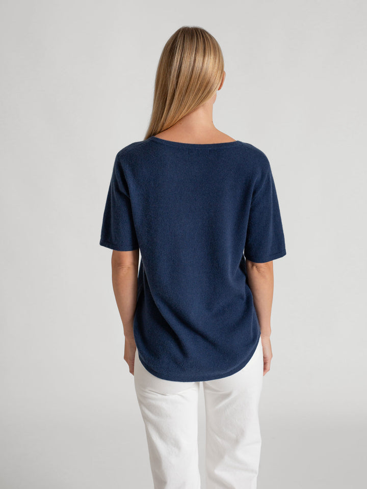 Cashmere T-shirt "Iben" 100% cashmere from Kashmina. Mountain Blue.