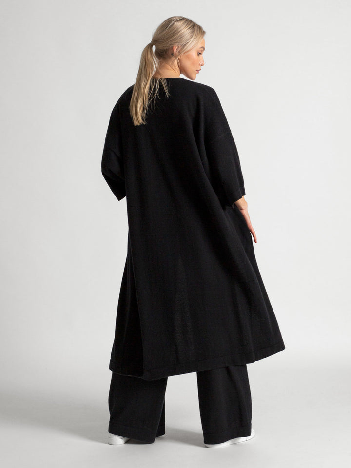 Cashmare cardigan "Kaftan" 100 % cashmere . Norwegian design from Kashmina. Color: black