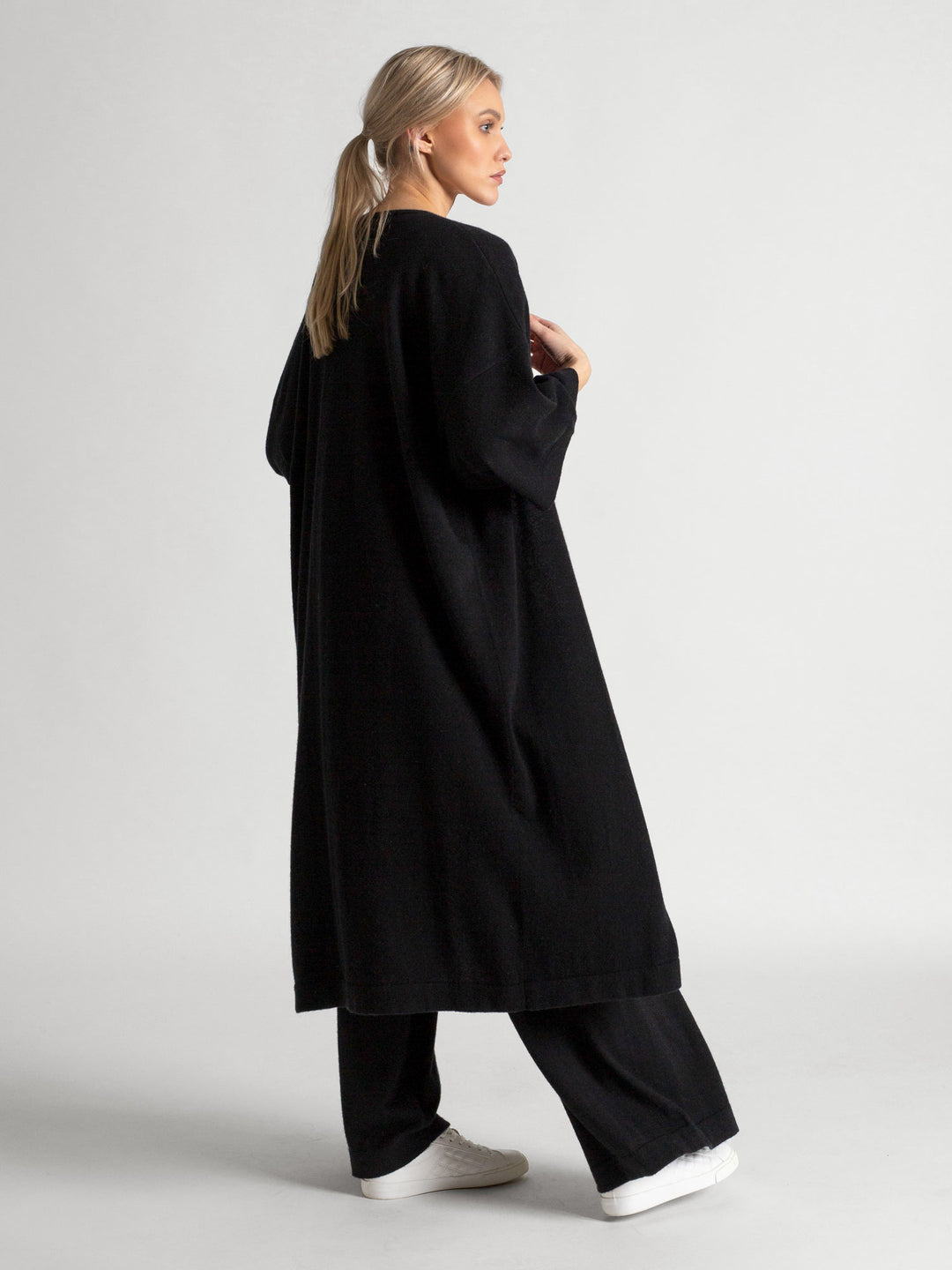 Cashmare cardigan "Kaftan" 100 % cashmere . Norwegian design from Kashmina. Color: black