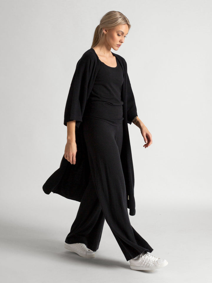 Cashmare cardigan "Kaftan" 100 % cashmere . Norwegian design from Kashmina. Color: black