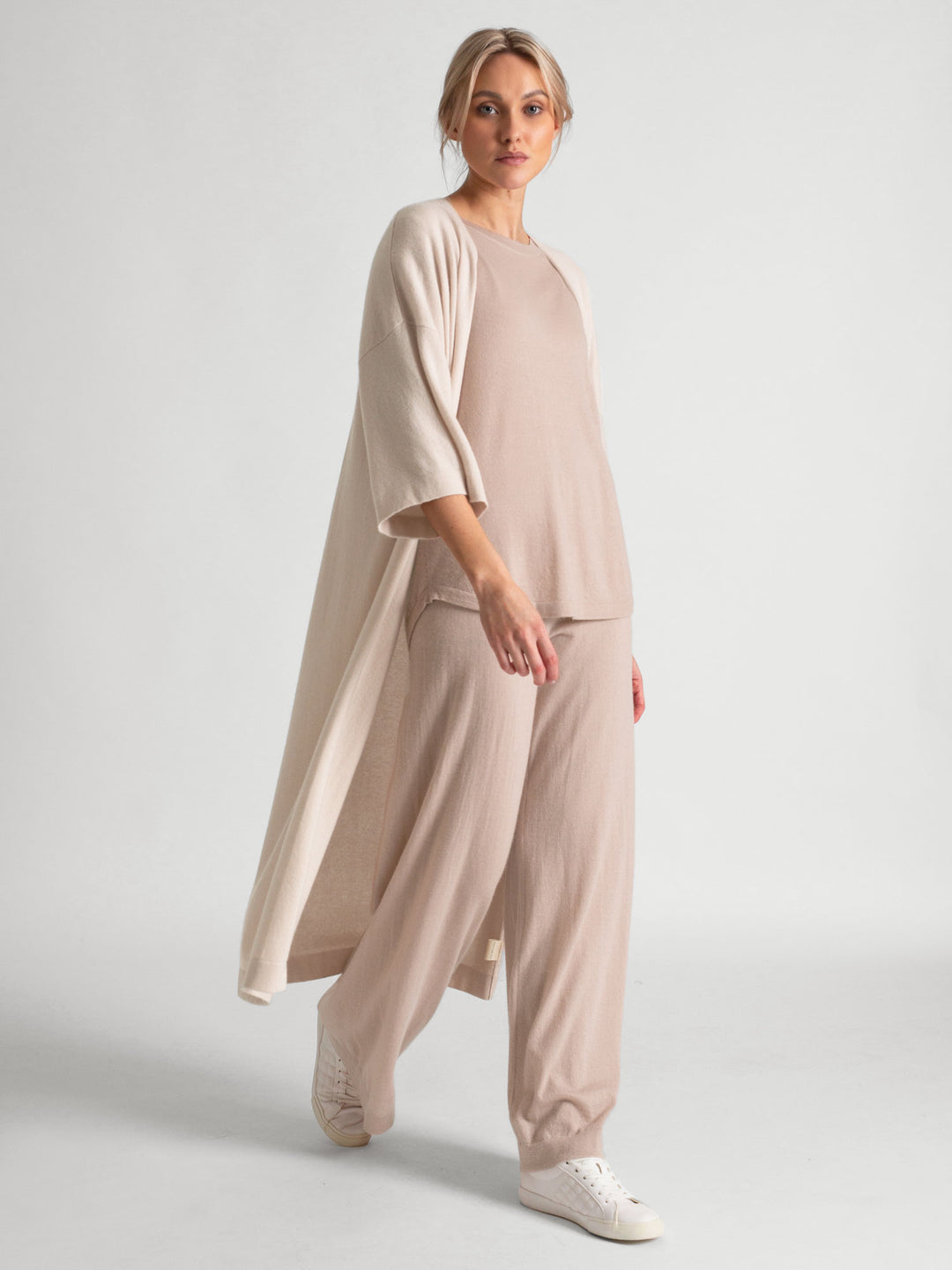 Cashmare cardigan "Kaftan" 100 % cashmere . Norwegian design from Kashmina. Color: pearl