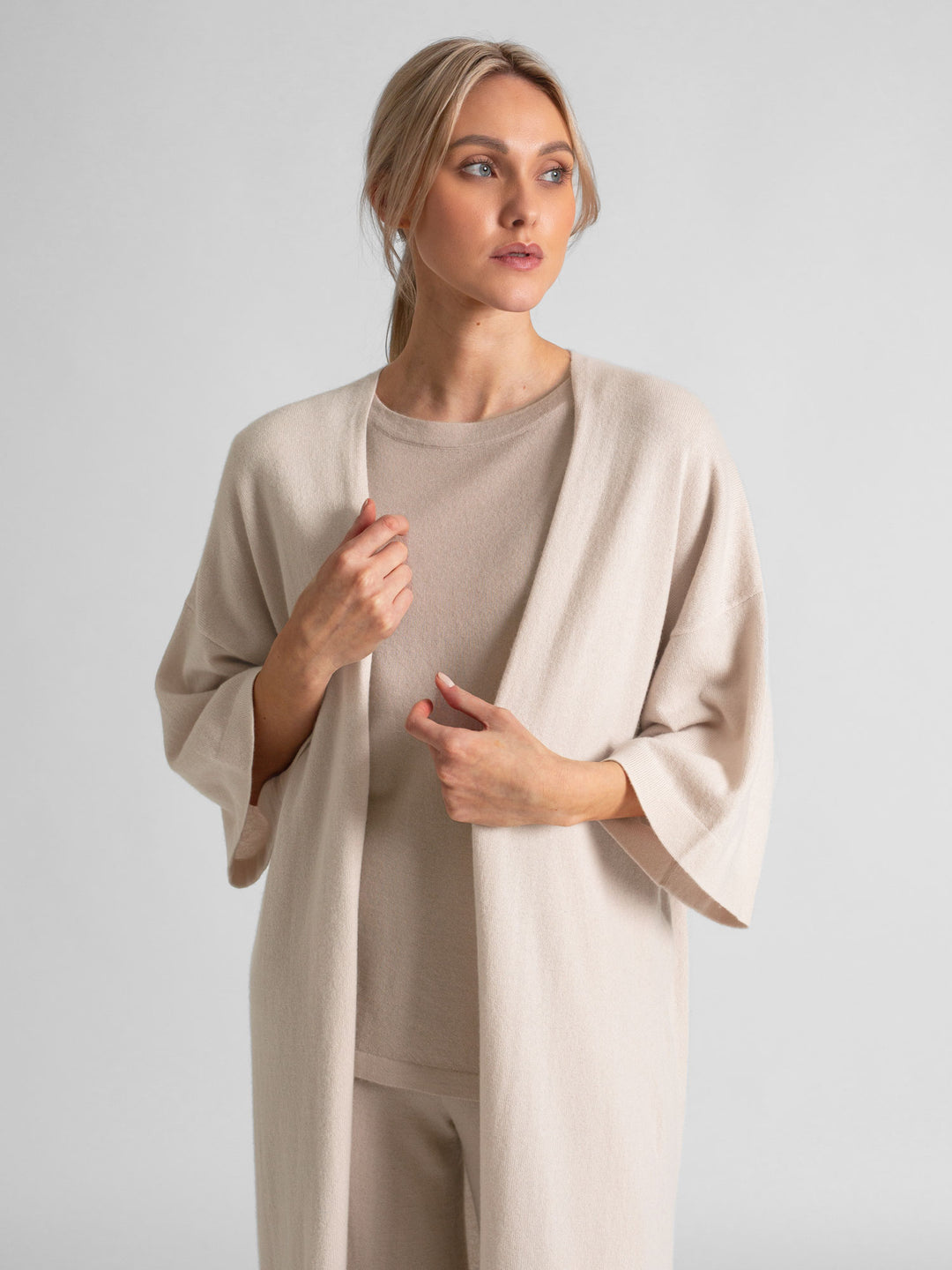 Cashmare cardigan "Kaftan" 100 % cashmere . Norwegian design from Kashmina. Color: pearl