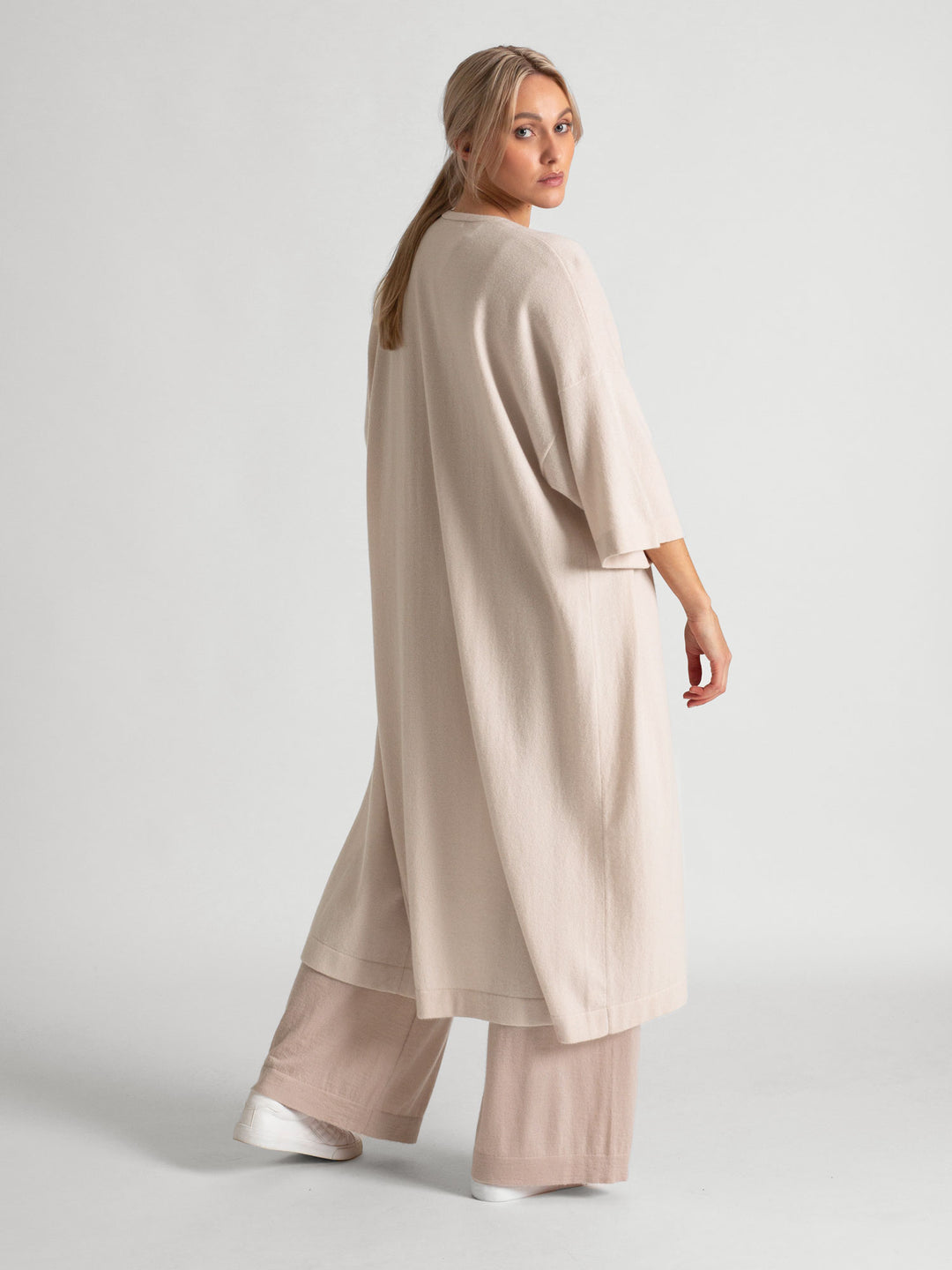 Cashmare cardigan "Kaftan" 100 % cashmere . Norwegian design from Kashmina. Color: pearl