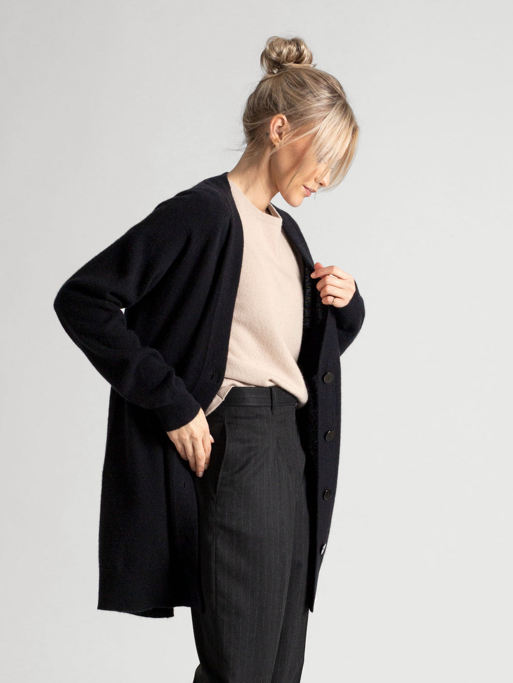 Cashmere cardigan "Lykke" 100% pure cashmere. Scandinavian design. Color: Black