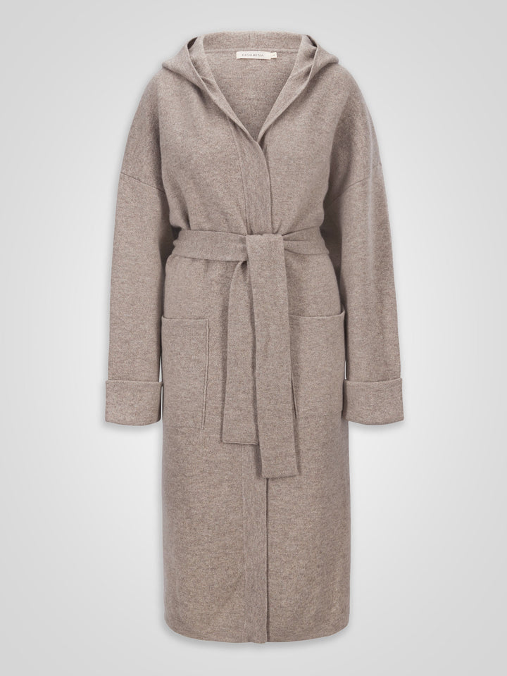 Hooded cashmere coat "Nora" in 100% pure cashmere. Scandinavian design by Kashmina. Color: Toast / light brown.