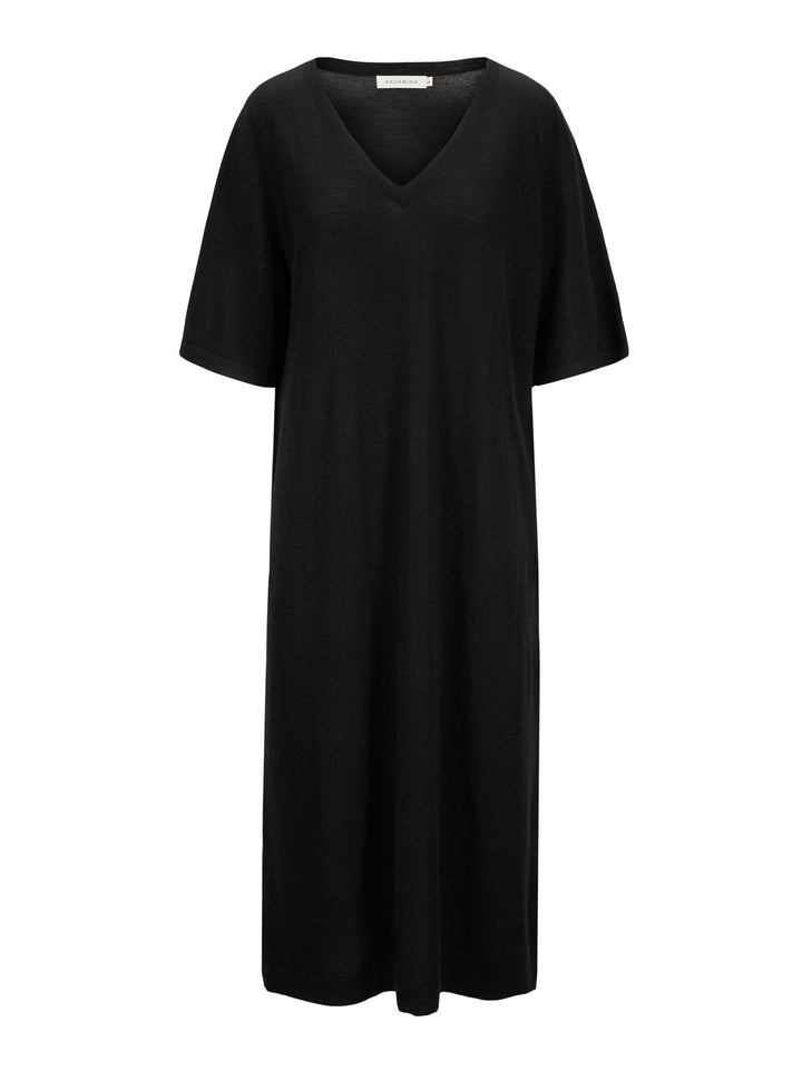 Long, light, thin, cashmere dress "June" in 100% pure cashmere. Color: Black. Scandinavian design by Kashmina.