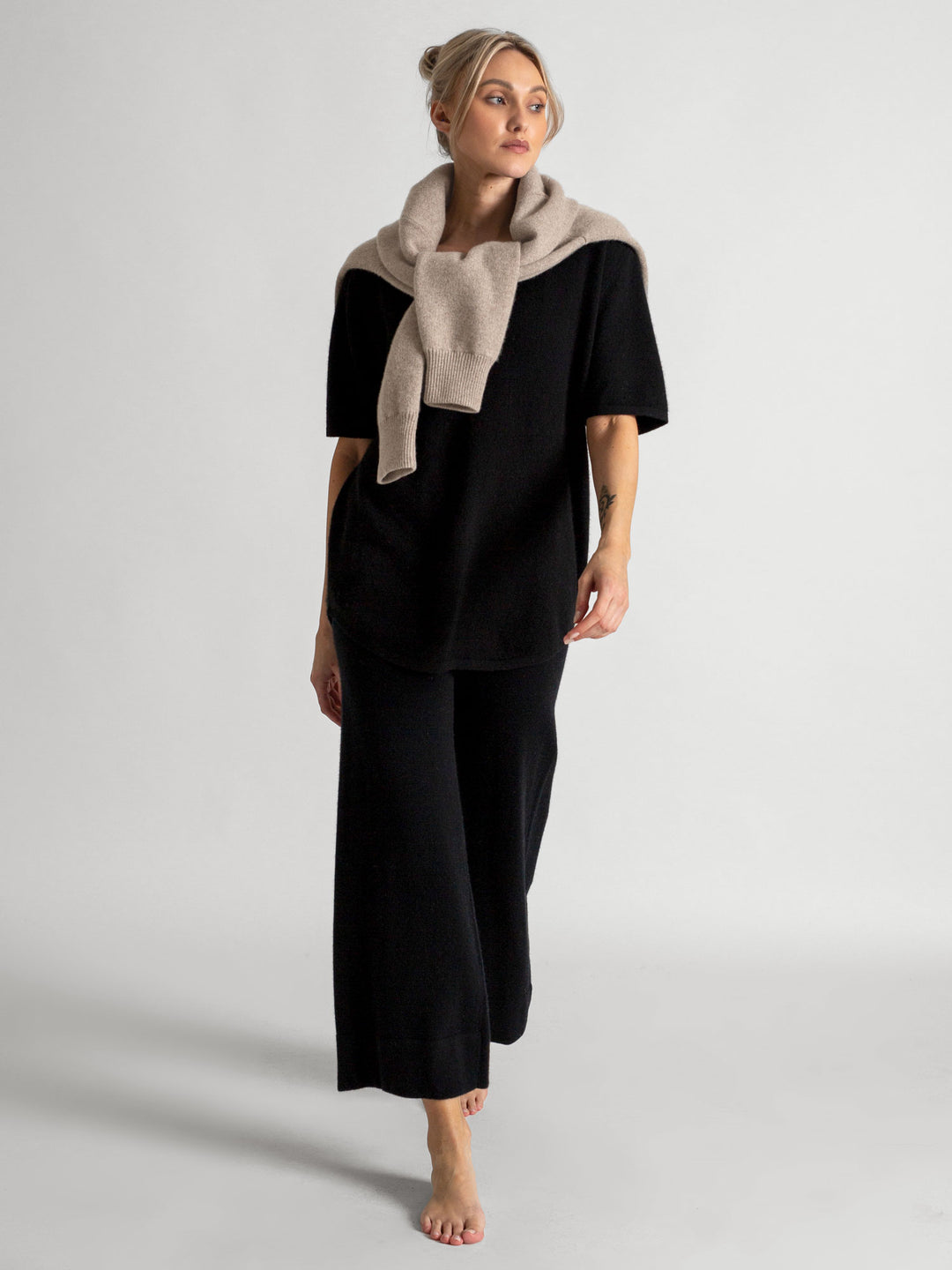 Cashmere pants "Engla" in 100% pure cashmere. Color: Black. Scandinavian design by Kashmina.
