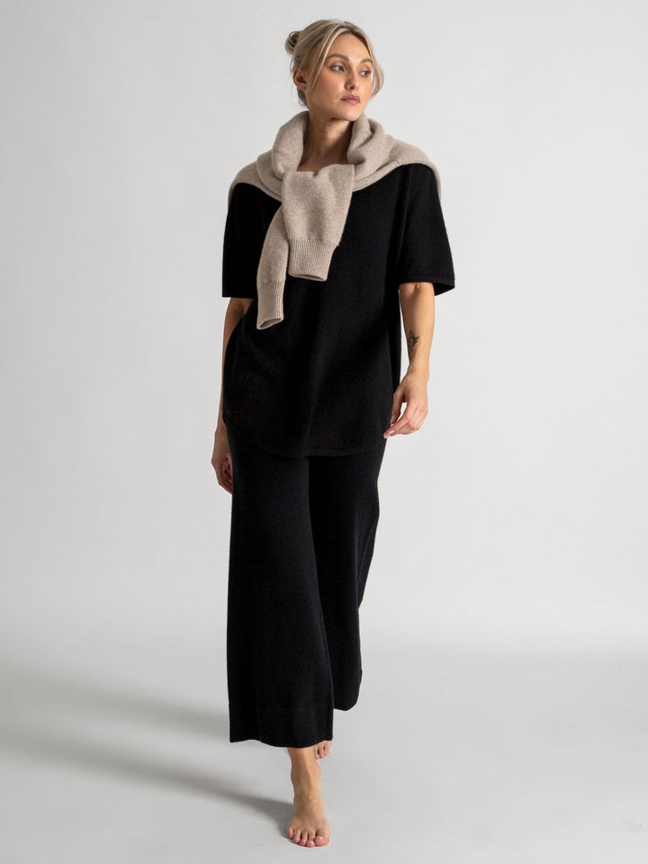 Cashmere pants "Engla" in 100% pure cashmere. Color: Black. Scandinavian design by Kashmina.