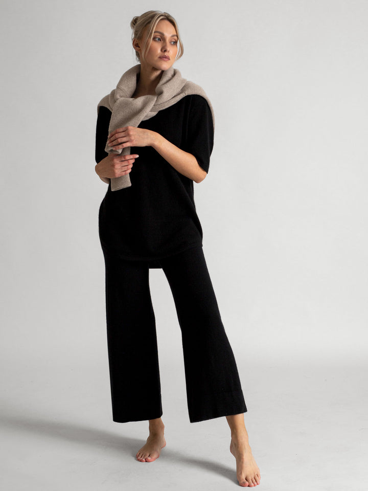 Cashmere pants "Engla" in 100% pure cashmere. Color: Black. Scandinavian design by Kashmina.
