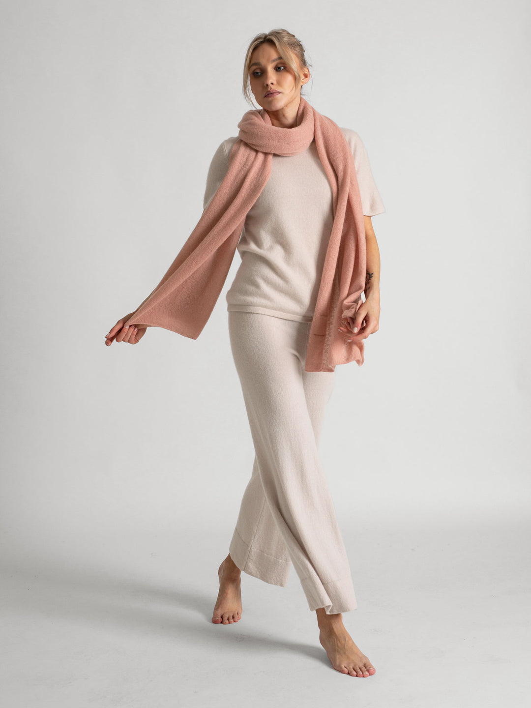 Cashmere scarf "Flow" 100% cashmere from Kashmina, peachy pink