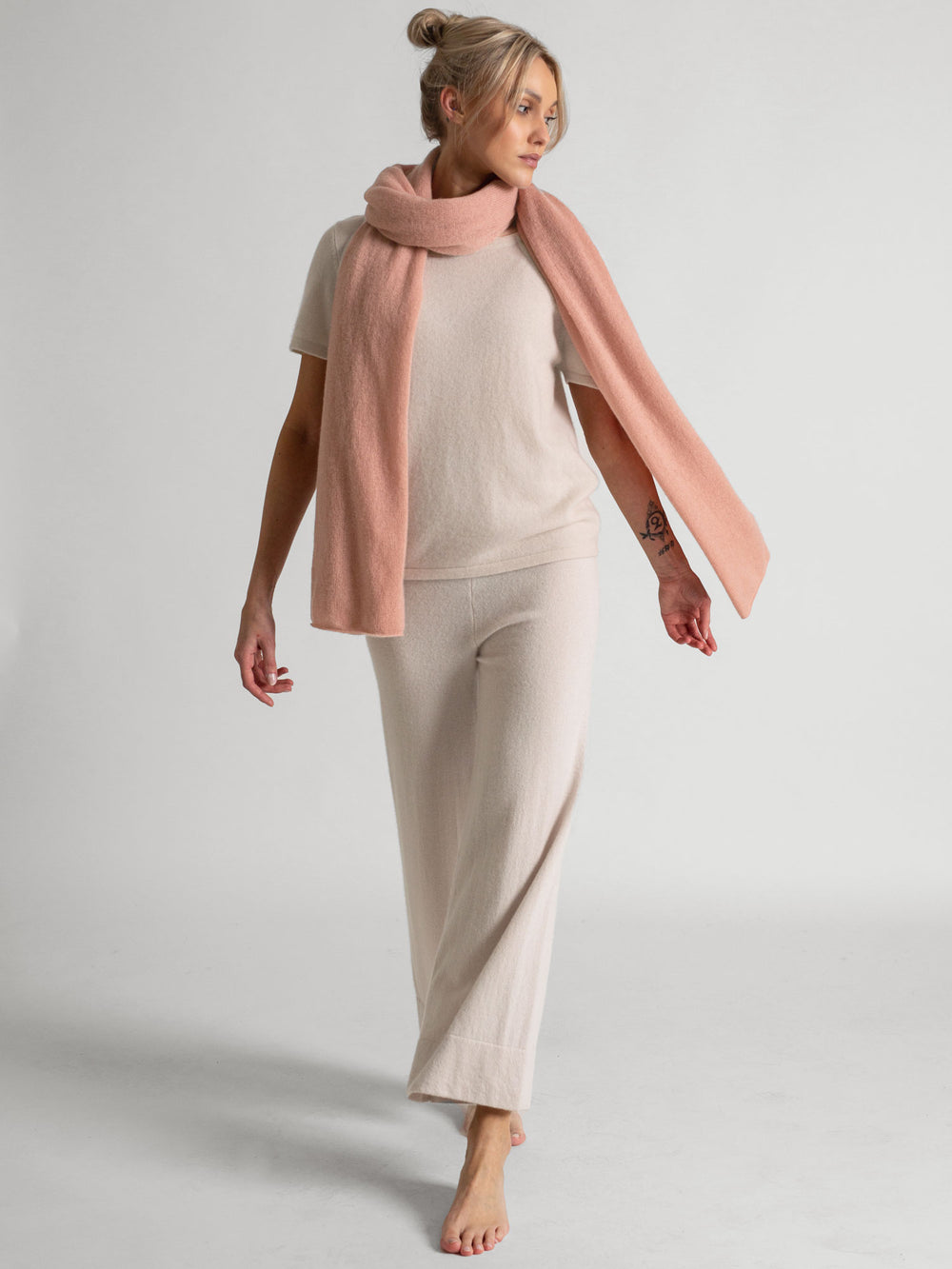 Cashmere scarf "Flow" 100% cashmere from Kashmina, peachy pink