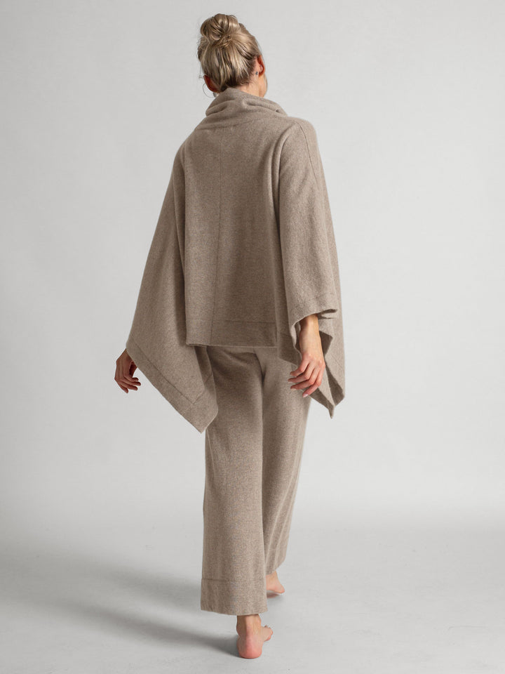 Cashmere pants "Engla" in 100% pure cashmere. Color: Toast. Scandinavian design by Kashmina.