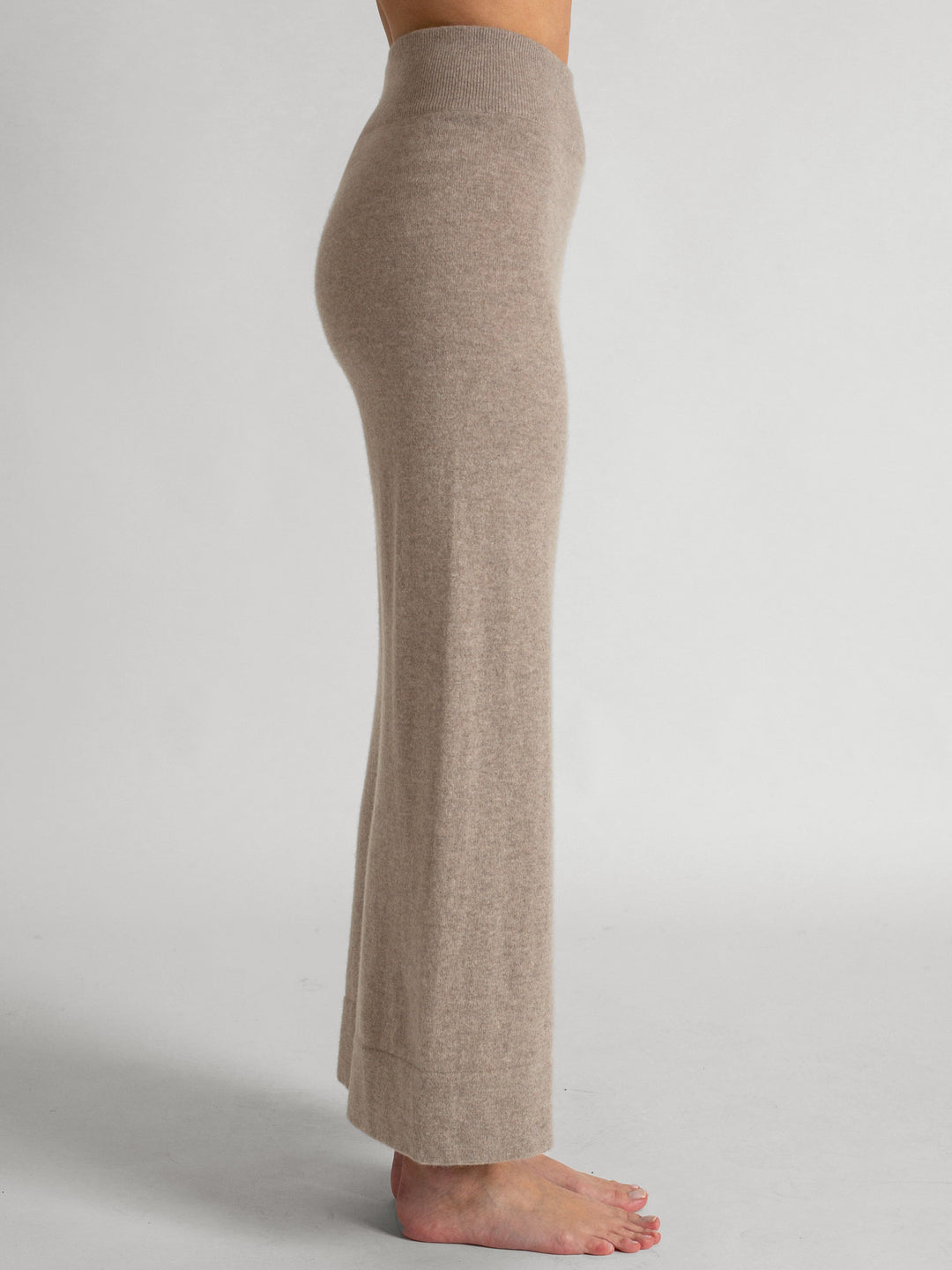 Cashmere pants "Engla" in 100% pure cashmere. Color: Toast. Scandinavian design by Kashmina.