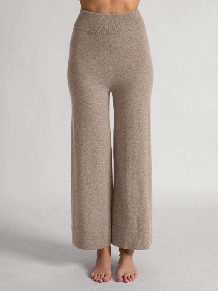 Cashmere pants "Engla" in 100% pure cashmere. Color: Toast. Scandinavian design by Kashmina.