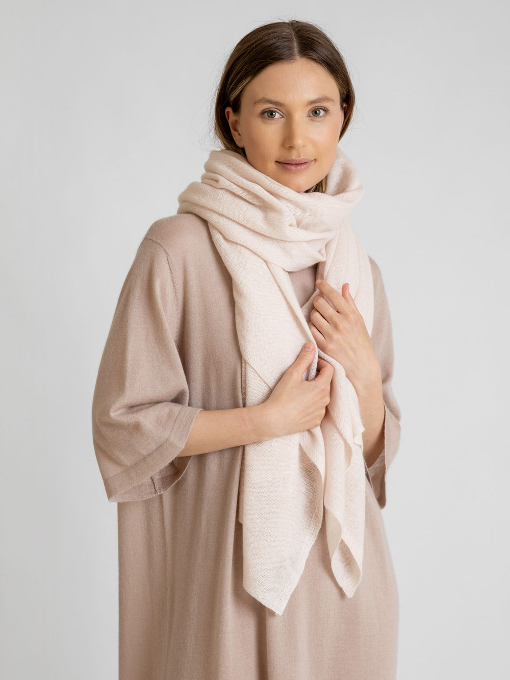 Airy cashmere scarf "Flow" 100% cashmere from kashmina.