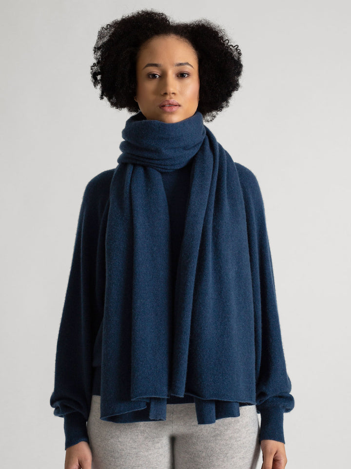 Cashmere scarf Signature in 100% cashmere by Kashmina. Scandinavian design.