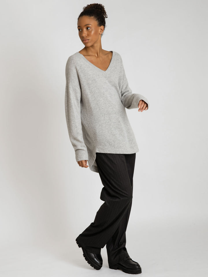 cashmere sweater v-neck from Kashmina 100% pure cashmere, light grey