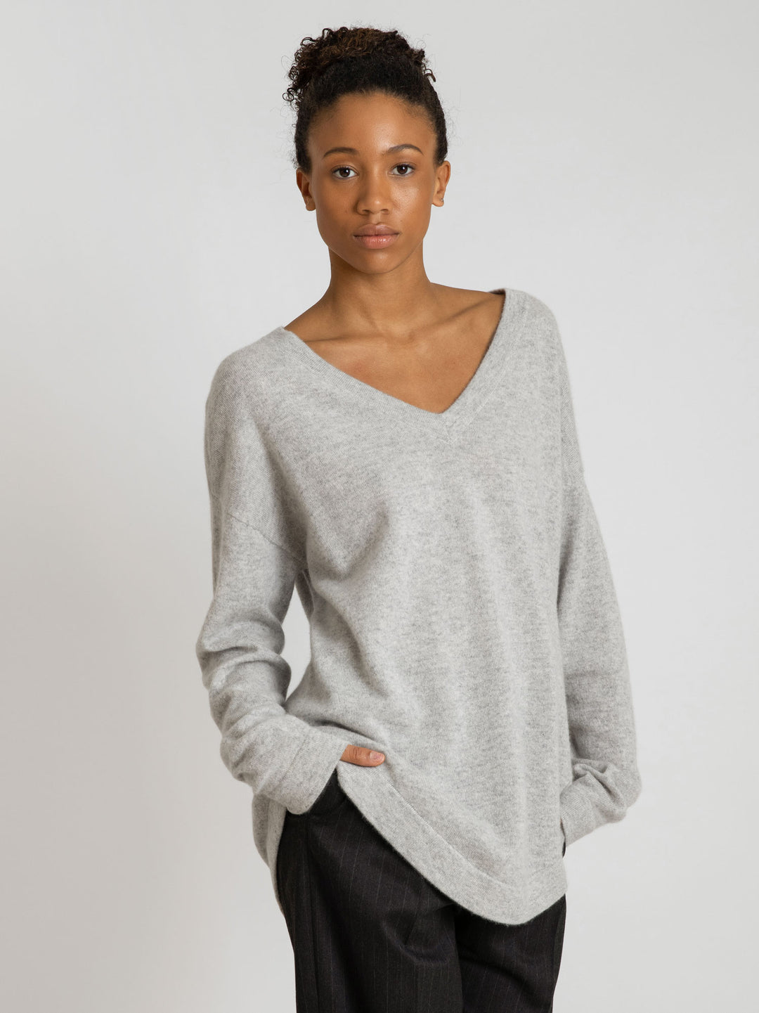 cashmere sweater v-neck from Kashmina 100% pure cashmere, light grey