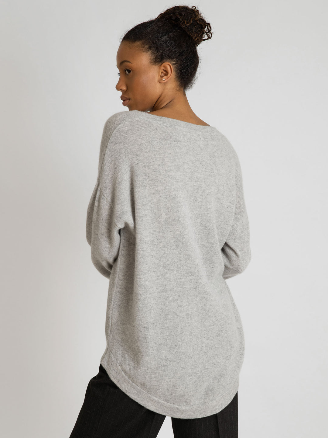 cashmere sweater v-neck from Kashmina 100% pure cashmere, light grey