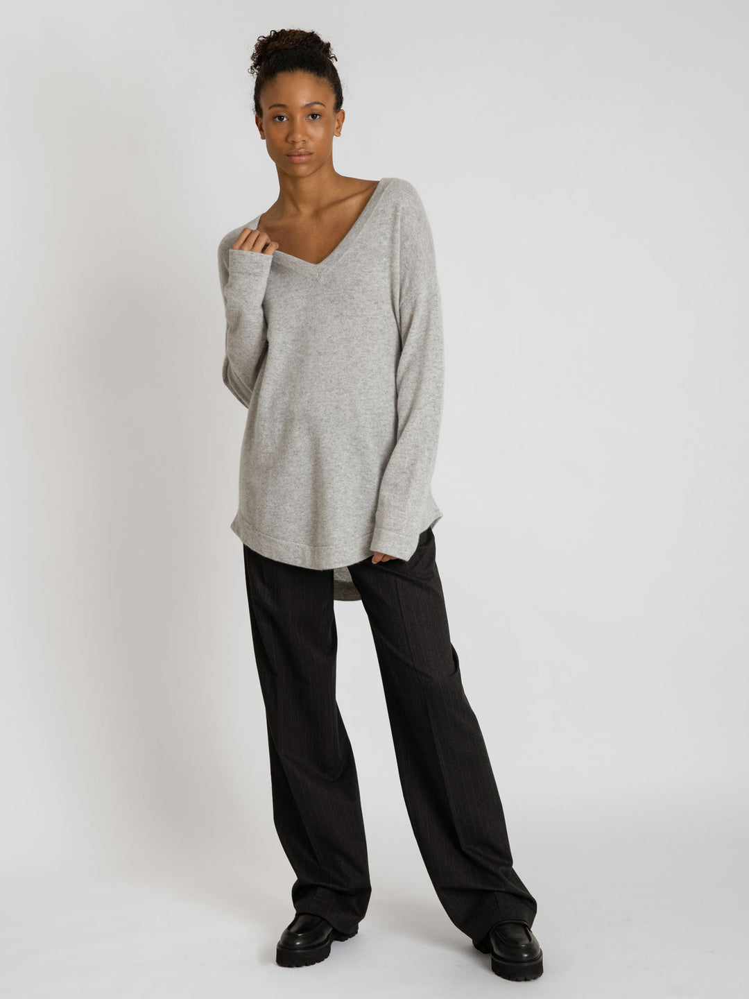 cashmere sweater v-neck from Kashmina 100% pure cashmere, light grey