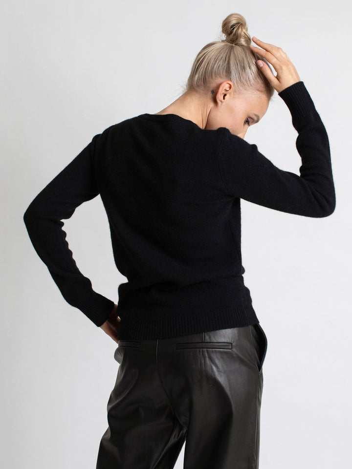Cashmere sweater "Saga" - black - 100% pure Cashmere - Scandinavian design - Kashmina of Norway