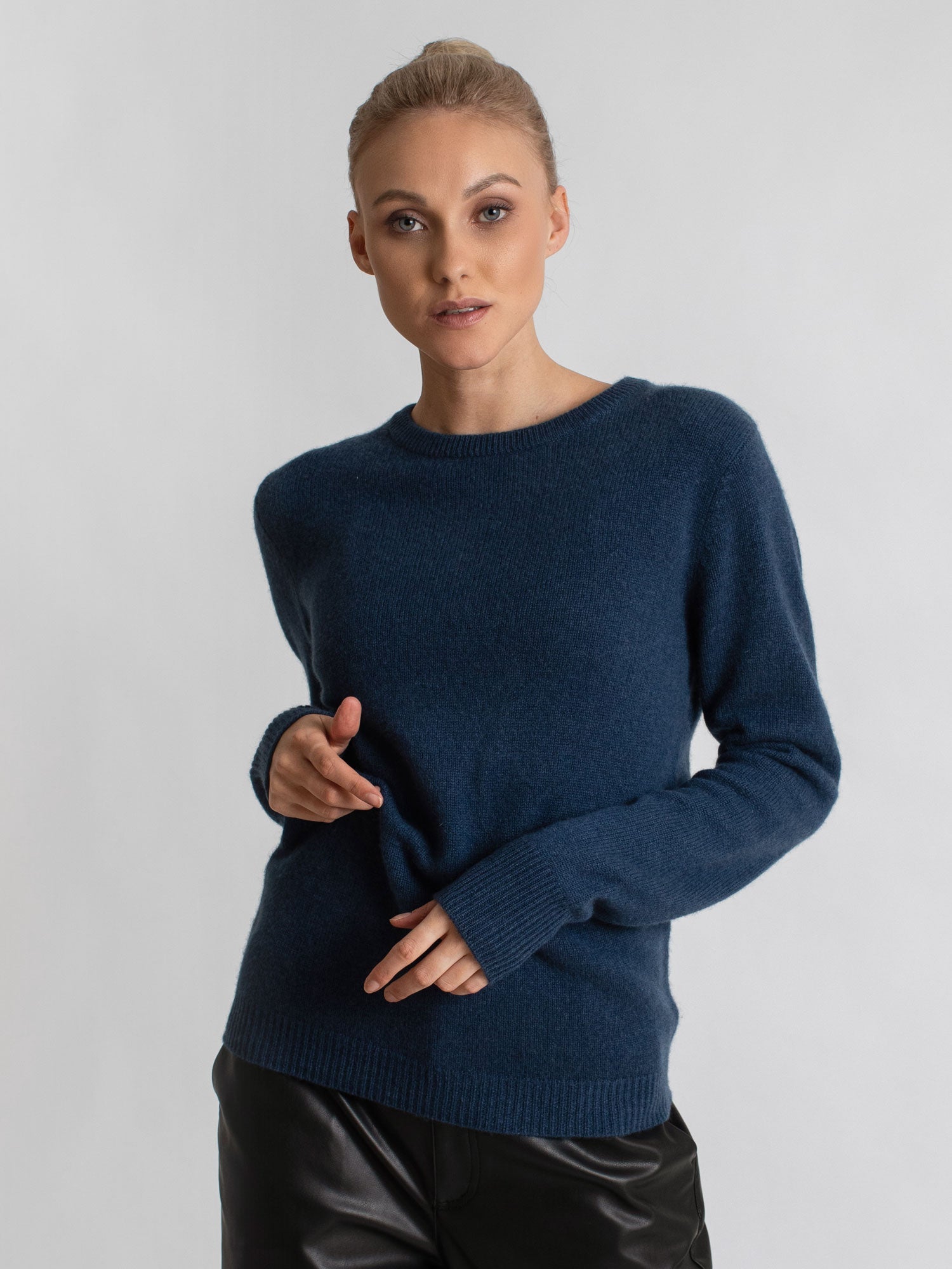 argue WOOL CASHMERE HOLE SWEAT KNIT 紺 Oversized merino/cashmere sweater in navy — Y-0008 | YACAIA