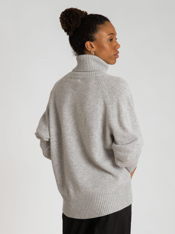 Cashmere sweater "Milano" - light grey - 100% pure Cashmere - Scandinavian design - Kashmina of Norway