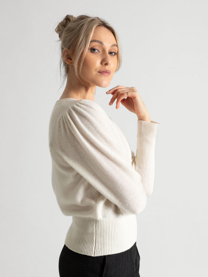 Cashmere sweater "Swan". Puff sleeve, 100% pure cashmere from Kashmina. Color: white